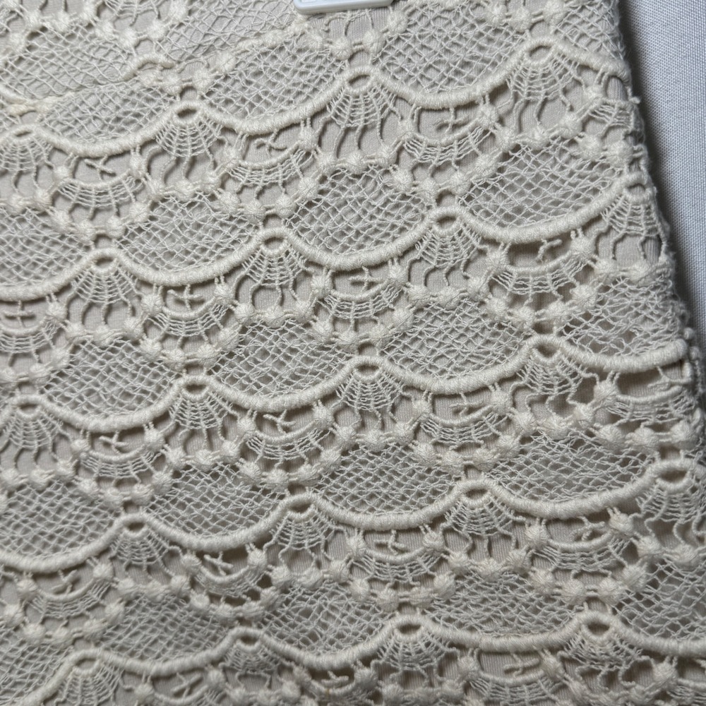 Express Beige Scalloped Crochet Lace Overlay Shorts Womens Size 6 Boho - Picture 2 of 7